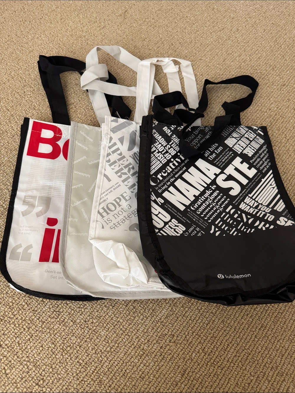 Set of 4 small lululemon shoppers